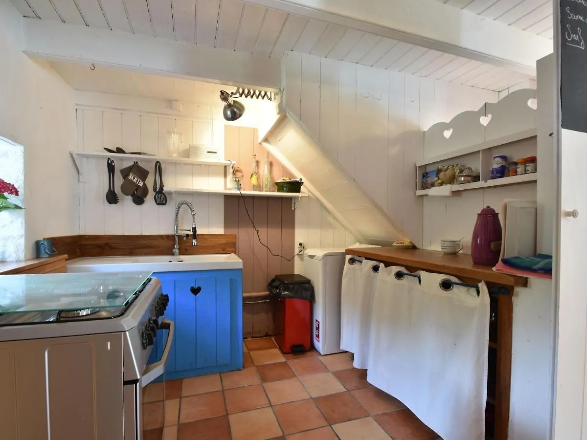 Charming Holiday Home Near Pointe Du Raz Kersaudy