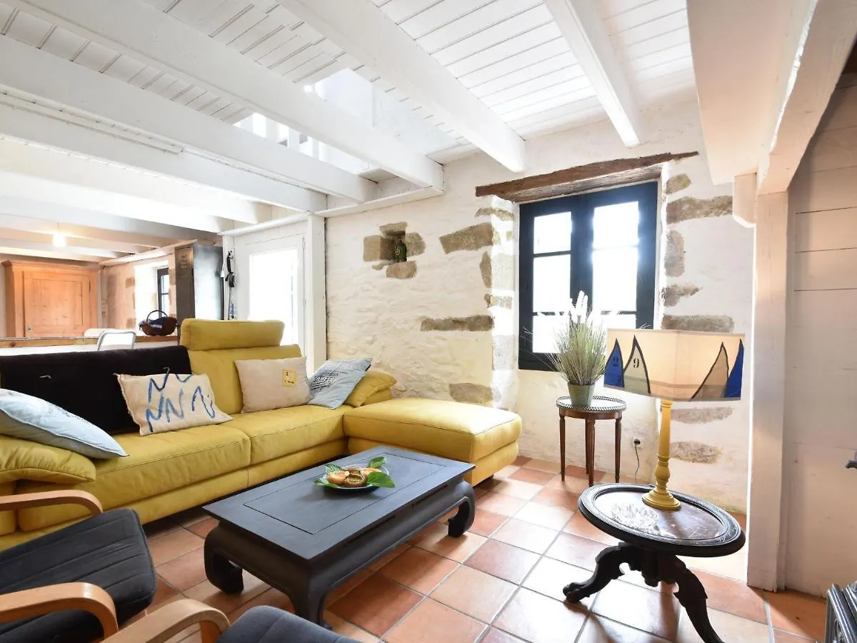 Charming Holiday Home Near Pointe Du Raz Kersaudy