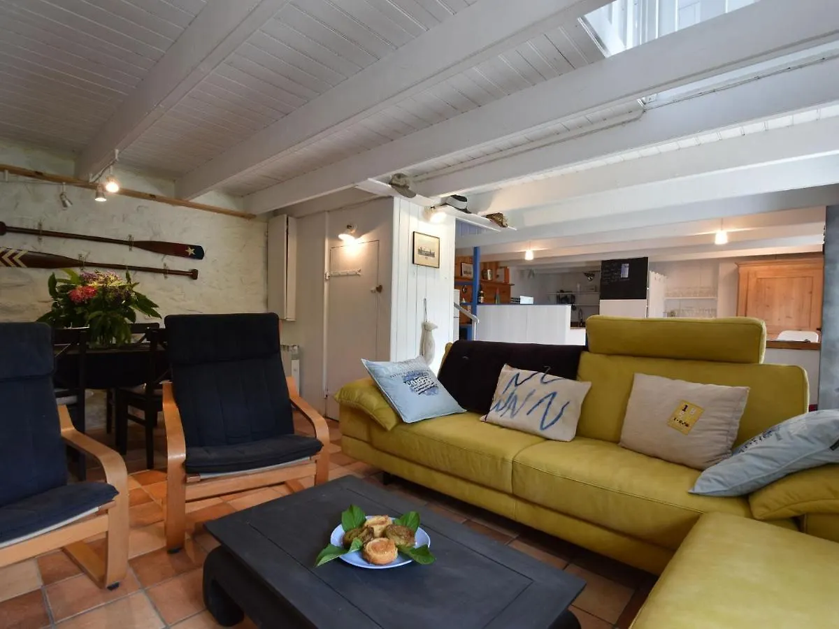 Charming Holiday Home Near Pointe Du Raz Kersaudy