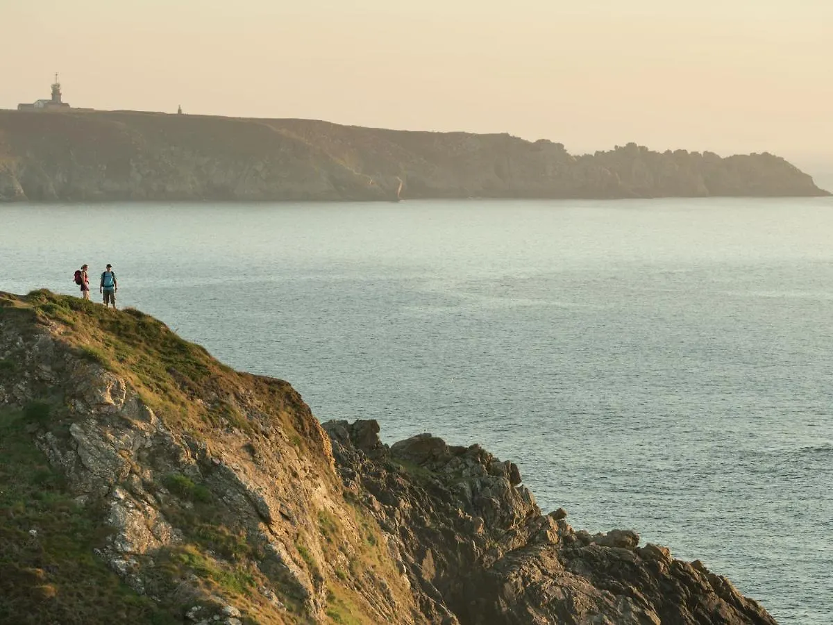 Charming Holiday Home Near Pointe Du Raz Kersaudy