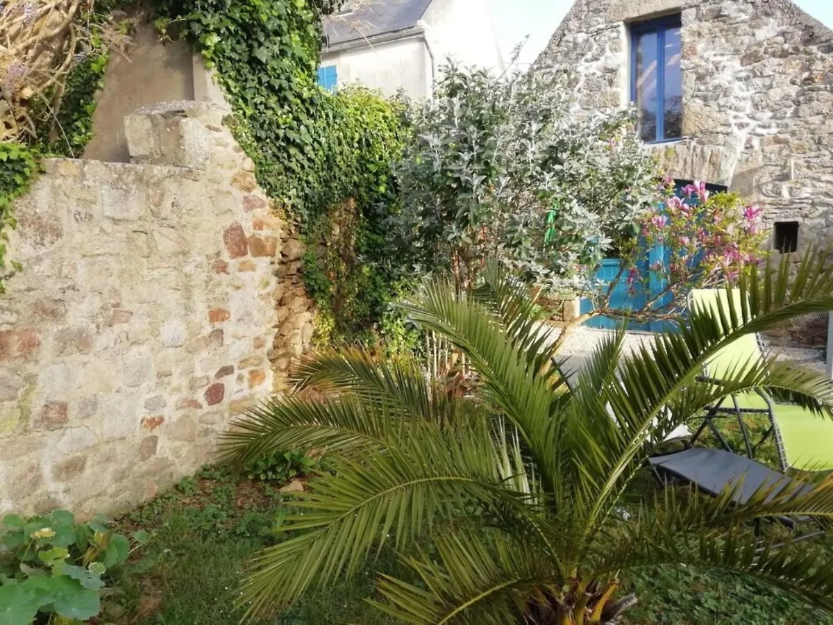 Charming Holiday Home Near Pointe Du Raz Kersaudy