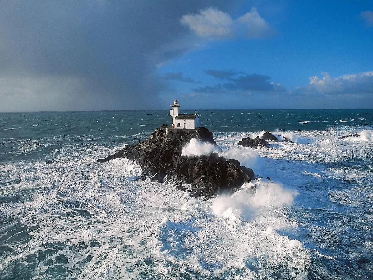 Charming Holiday Home Near Pointe Du Raz Kersaudy 0*,  France